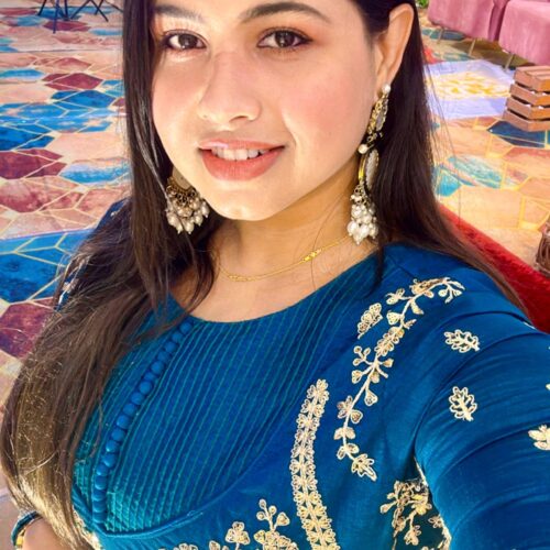 Anchor Shalini Tiwari