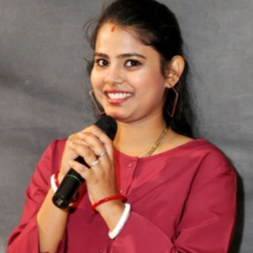 Emcee Shruti